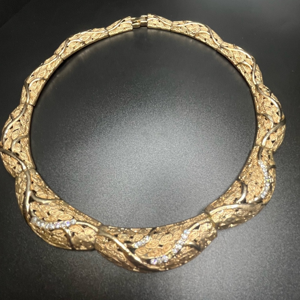 Vintage gold tone statement choker necklace rhinestone textured collar - Picture 2 of 9